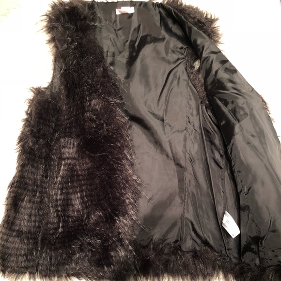 Black faux fur vest - Picture 2 of 3